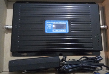 Tri Band mobile signal booster